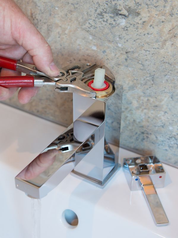 Klempner Düsseldorf - Sanitär-Installation - Klempnerarbeiten - Abflussreinigung - Rohrreinigung - Sanitärinstallateur